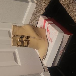 Neutral color bootie size 8